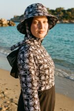 Siyah Soyut Desenli Tesettür Mayo Şapkası