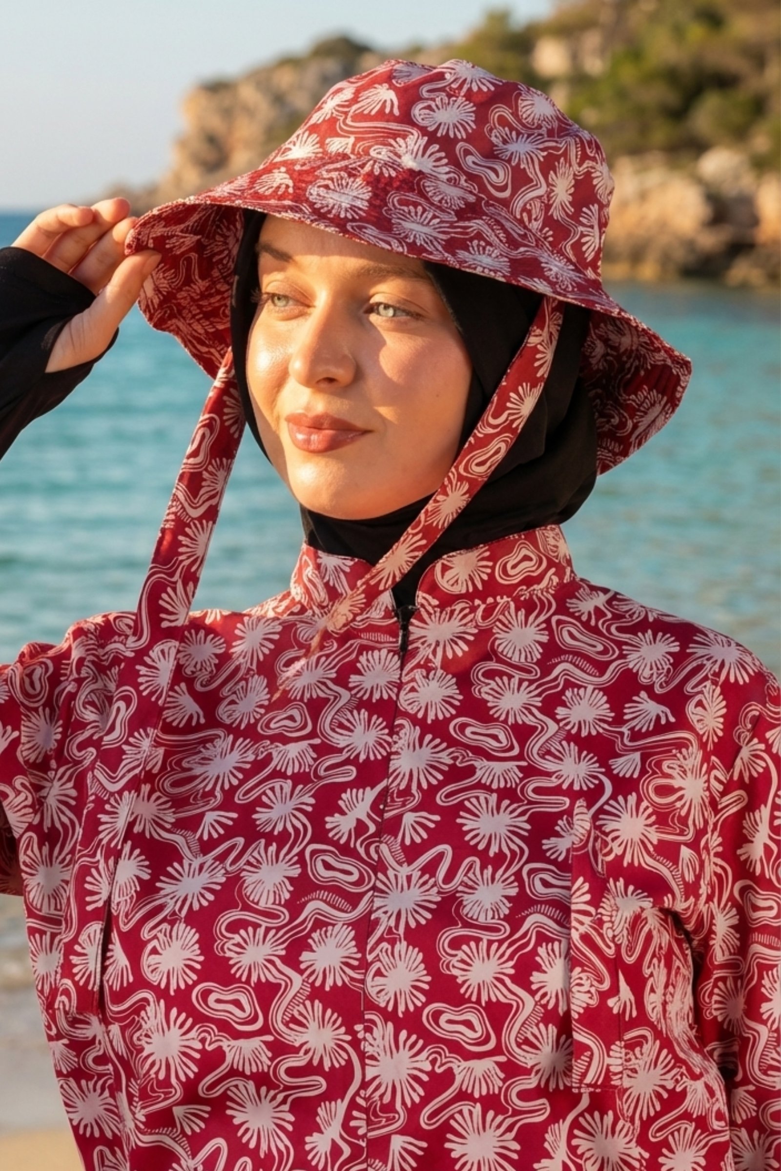 Adsız tasarım (18) Kırmızı Soyut Desenli Tesettür Mayo Şapkası - Görsel 1