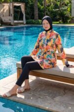 Sulu Boya Desenli Tam Kapalı Tesettür Mayo Bordo Beli Ayarlanabilir 3’lü Su İtici Kumaş