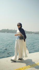 Tesettür 3'lü Takım, Hırkalı,Geniş Paça Pantalon ,Beyaz Bluz Abaya Takım - Görsel 3