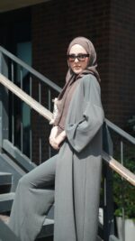 Tesettür 3'lü Takım, Hırkalı, Geniş Paça Pantalon, Haki Bluz Abaya Takım - Görsel 3