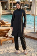 Düz Paraşüt Tam Kapalı Tesettür Mayo Siyah 3’lü Su İtici Hızlı Kuruyan Takım